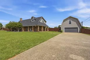2726 Hill Ln, Cleburne, TX 76031 - Photo 2