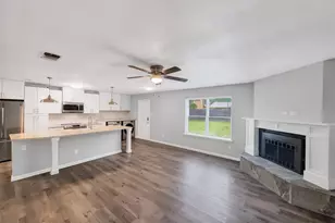 109 N Heights Dr, Crowley, TX 76036 - Photo 4