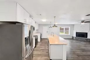 109 N Heights Dr, Crowley, TX 76036 - Photo 8