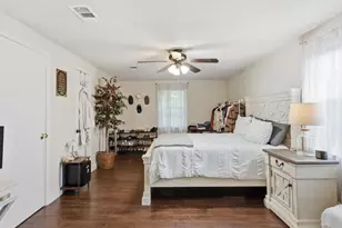 2801 Oak Cliff Ln, Arlington, TX 76012 - Photo 16