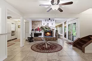 2801 Oak Cliff Ln, Arlington, TX 76012 - Photo 6