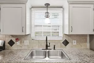 2801 Oak Cliff Ln, Arlington, TX 76012 - Photo 10