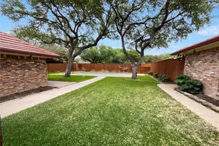 13216 Hillcrest Rd, Dallas, TX 75240 - Photo 2