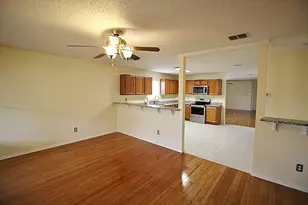 2936 Santa Sabina Dr, Grand Prairie, TX 75052 - Photo 10