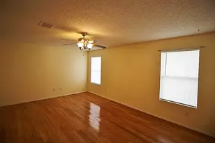 2936 Santa Sabina Dr, Grand Prairie, TX 75052 - Photo 12