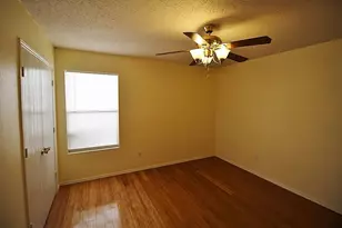 2936 Santa Sabina Dr, Grand Prairie, TX 75052 - Photo 18