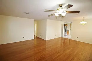 2936 Santa Sabina Dr, Grand Prairie, TX 75052 - Photo 4