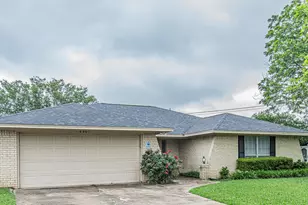 6901 Alexandria Ct, Fort Worth, TX 76133 - Photo 2