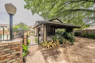 1001 Woodoak Ct, Fort Worth, TX 76112 - Photo 38