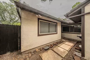 1001 Woodoak Ct, Fort Worth, TX 76112 - Photo 34