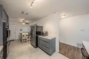 1001 Woodoak Ct, Fort Worth, TX 76112 - Photo 8