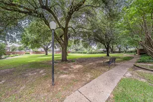 1001 Woodoak Ct, Fort Worth, TX 76112 - Photo 36