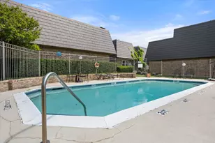 207 E Harwood Rd, Euless, TX 76039 - Photo 20