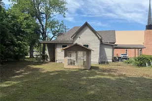 309 W 8th St, Bonham, TX 75418 - Photo 20