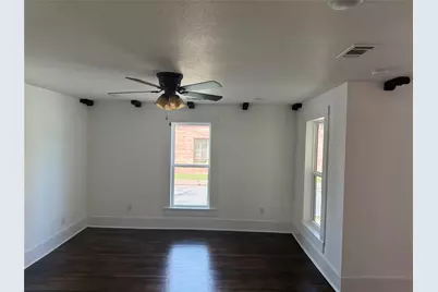 309 W 8th Street, Bonham, TX 75418 - Photo 8