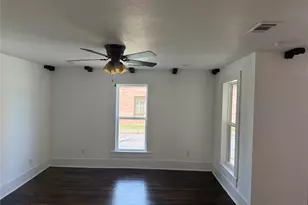 309 W 8th St, Bonham, TX 75418 - Photo 8