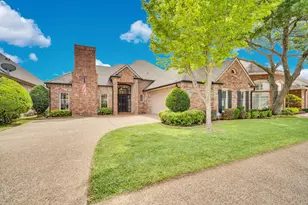 759 Village Green Dr, DeSoto, TX 75115 - Photo 2