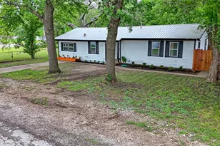 103 Phillips St, Saint Jo, TX 76265 - Photo 28