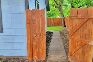 103 Phillips St, Saint Jo, TX 76265 - Photo 24