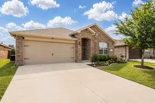 633 Buzzard Lake Trl, Fort Worth, TX 76120 - Photo 2