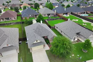 109 Donna Cir, Granbury, TX 76049 - Photo 2
