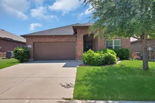 7064 Seton Hall Dr, Fort Worth, TX 76120 - Photo 2