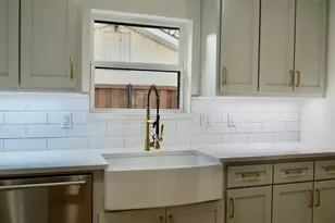 9920 Greenfield Dr, Dallas, TX 75238 - Photo 8