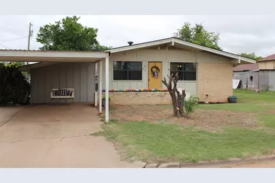 810 W Eden Street, Munday, TX 76371 - Photo 1