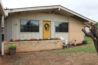 810 W Eden Street, Munday, TX 76371 - Photo 2
