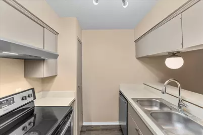 4859 Cedar Springs Road #241, Dallas, TX 75219 - Photo 10