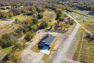 420 E Ball St, Tom Bean, TX 75491 - Photo 32