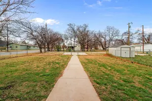 731 W Morton St, Denison, TX 75020 - Photo 12