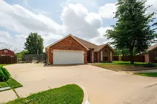 7708 Chandler Ct, North Richland Hills, TX 76182 - Photo 2