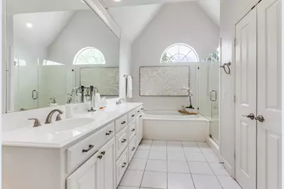 4150 Towne Green Circle, Addison, TX 75001 - Photo 14