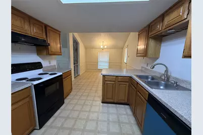 6011 Parkmeadow Drive, Arlington, TX 76018 - Photo 4