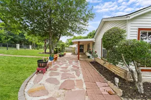 6000 Forest Hill Dr, Forest Hill, TX 76119 - Photo 8