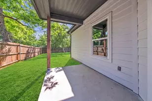 305 Pemberton St, White Settlement, TX 76108 - Photo 16