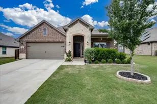121 Rosemary Dr, Azle, TX 76020 - Photo 2
