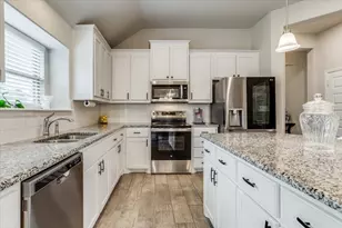 121 Rosemary Dr, Azle, TX 76020 - Photo 8