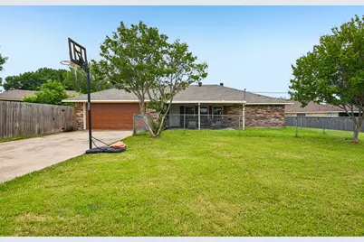 813 Oakbluff Drive, Lancaster, TX 75146 - Photo 34