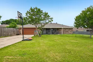 813 Oakbluff Dr, Lancaster, TX 75146 - Photo 34