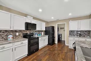 1333 Lauren Dr, Burleson, TX 76028 - Photo 10