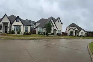 12513 Royal Oaks Ln, Farmers Branch, TX 75234 - Photo 2