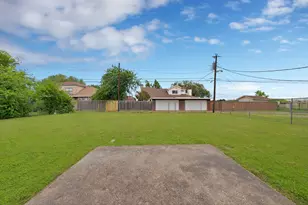 2822 Pebble Beach Dr, Lancaster, TX 75134 - Photo 26
