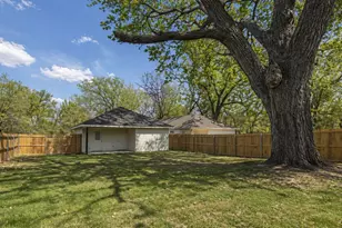 212 E Walker St, Denison, TX 75021 - Photo 12