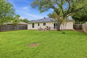 1706 W Doyle St, Granbury, TX 76048 - Photo 18