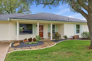 1706 W Doyle St, Granbury, TX 76048 - Photo 2