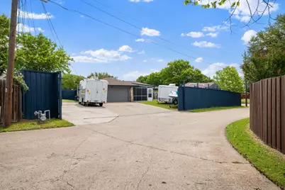 901 Lancaster Park Drive, Lancaster, TX 75146 - Photo 38