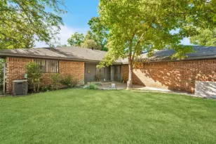 7027 Hunnicut Rd, Dallas, TX 75227 - Photo 24