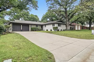 6425 Brentwood Dr, Fort Worth, TX 76112 - Photo 10